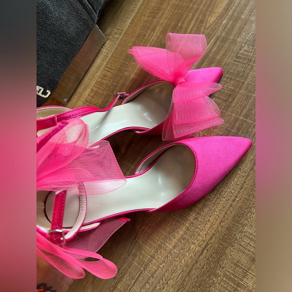 Heels - Picture 3 of 3